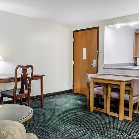 Econo Lodge Inn & Suites Denver Exterior photo
