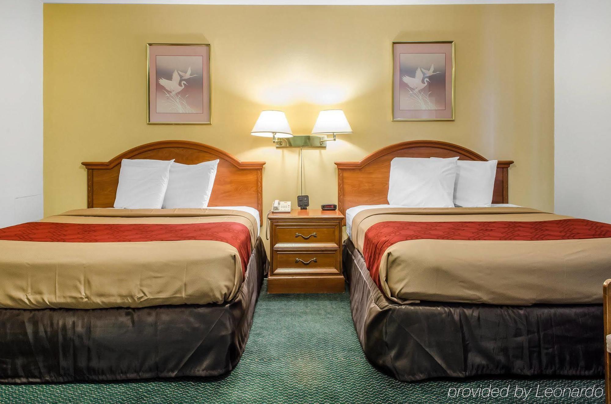 Econo Lodge Inn & Suites Denver Exterior photo