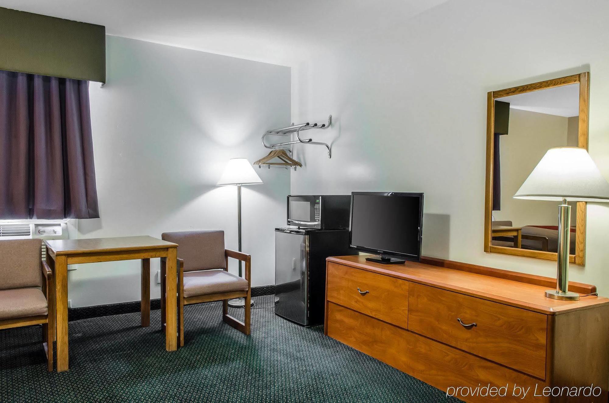Econo Lodge Inn & Suites Denver Exterior photo