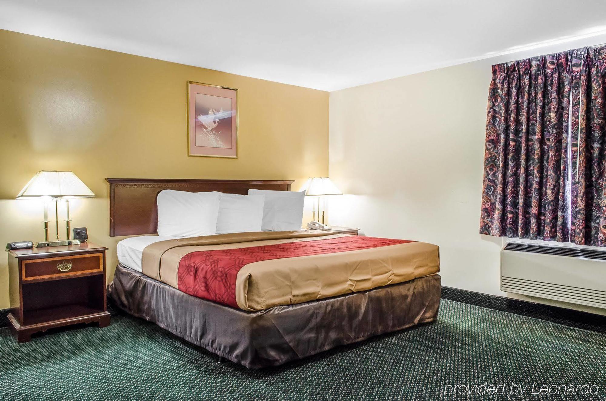 Econo Lodge Inn & Suites Denver Exterior photo