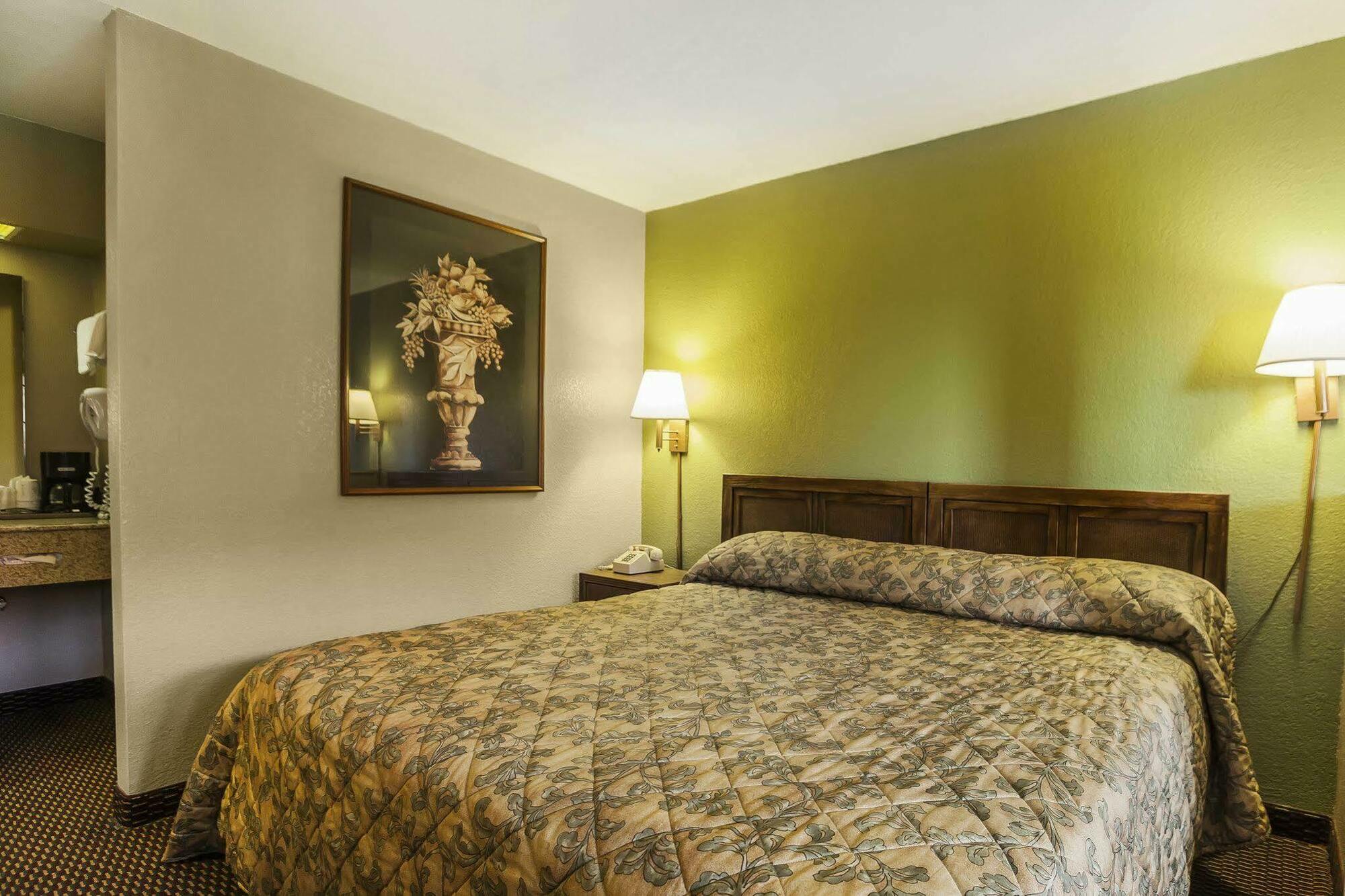 Econo Lodge Inn & Suites Denver Exterior photo
