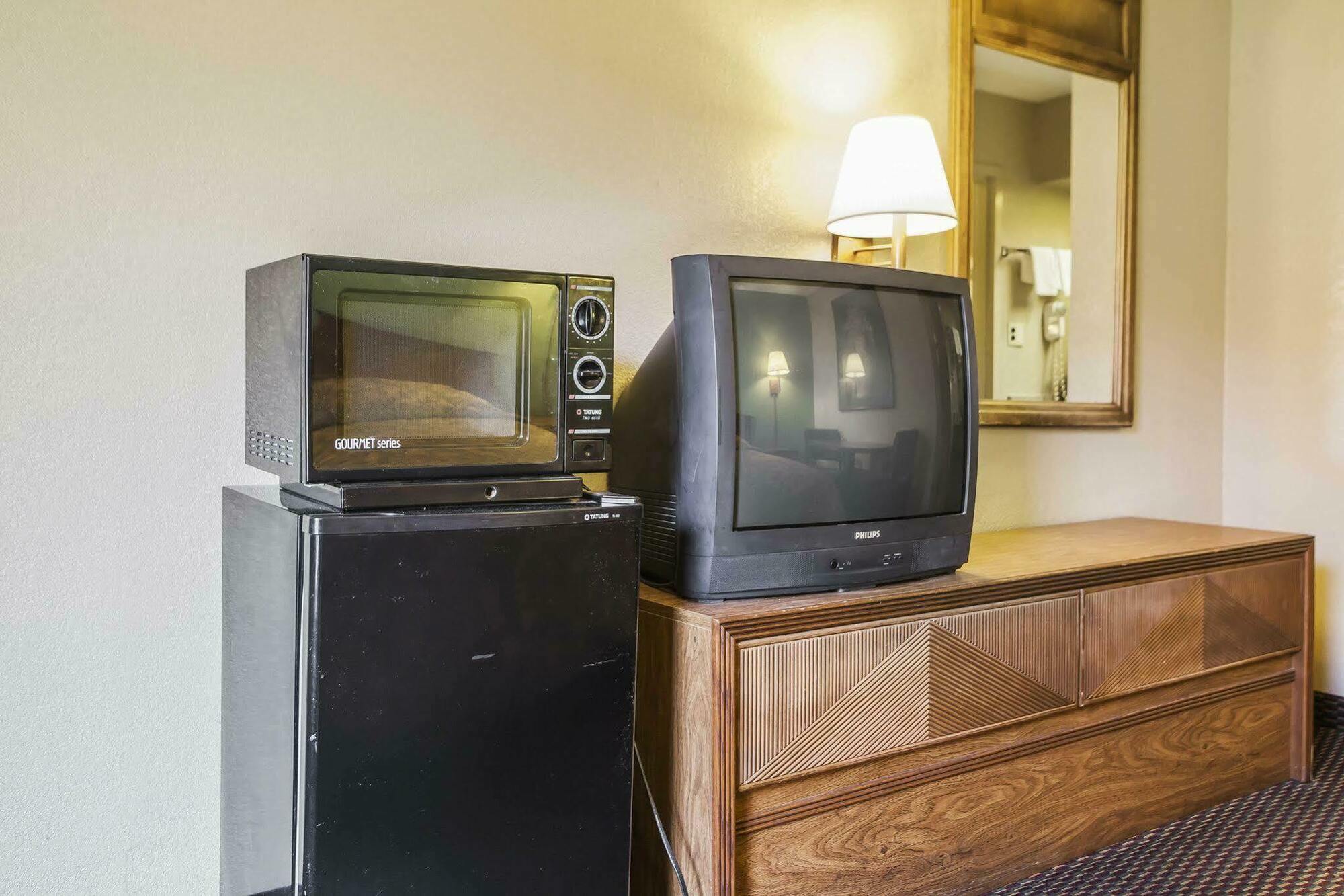 Econo Lodge Inn & Suites Denver Exterior photo