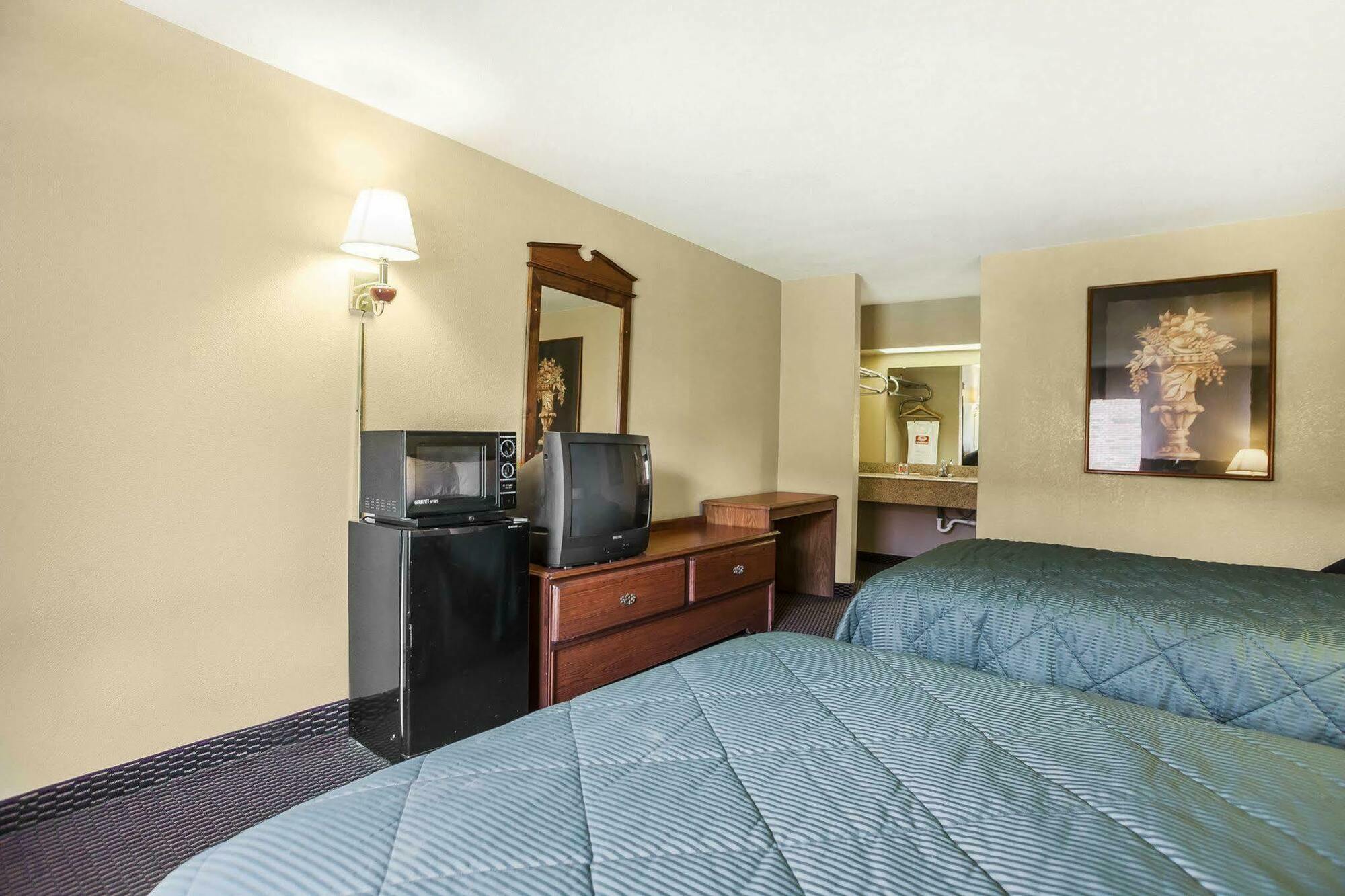 Econo Lodge Inn & Suites Denver Exterior photo
