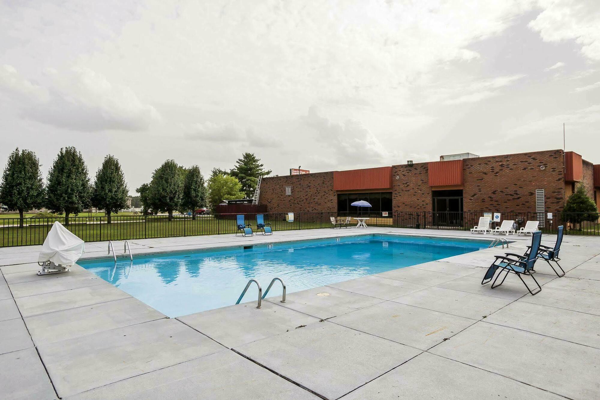 Econo Lodge Inn & Suites Denver Exterior photo